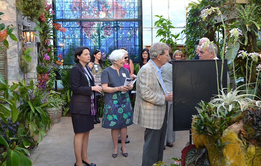 Guests at A Conversation with Jean M. Franczyk enjoy Marc Chagall, Flowers, and the French Riviera: The Color of Dreams on March 9 at Marie Selby Botanical Gardens.