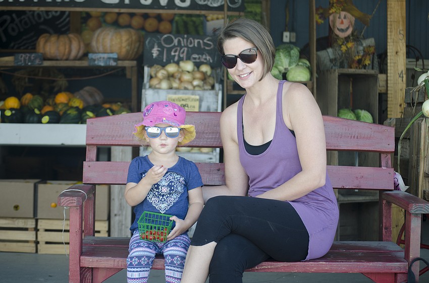 Maddie and Sara Gluvna