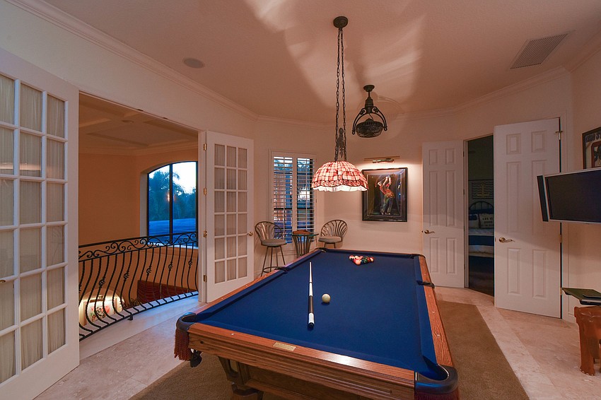 A little 8-ball before dinner? The game room would keep the residents busy.