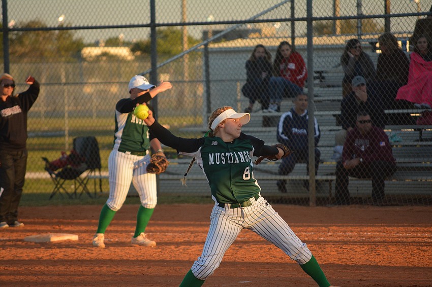 Lakewood Ranch'  s Kailey Christian throws a pitch.