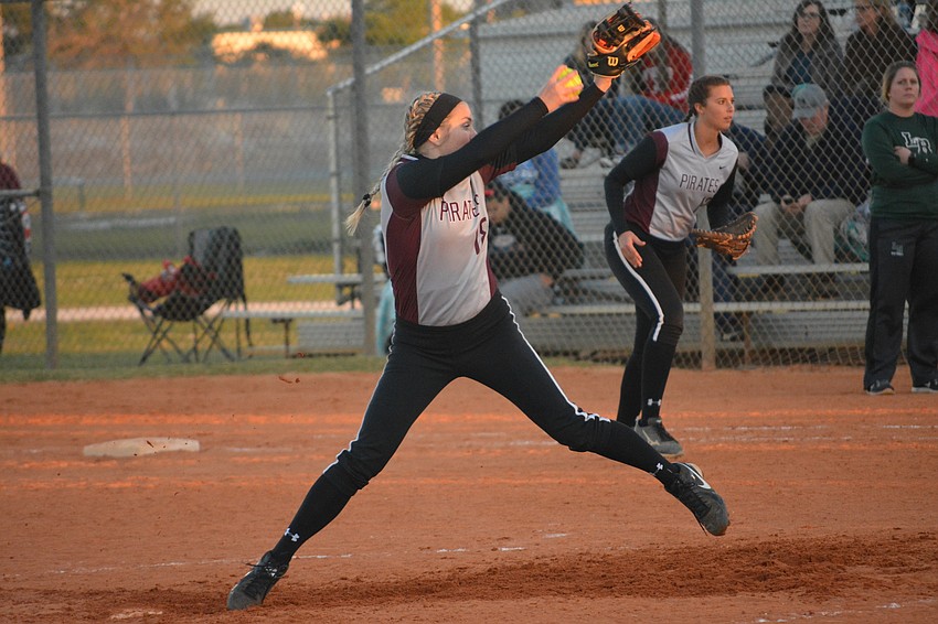 Braden River'  s Lexie Phelps winds up a pitch.