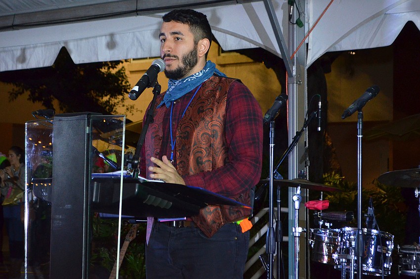 Nahman L’hrar, winner of the 2017 Avant-Garde Endowed Scholarship for Campus Volunteerism, gives his acceptance speech at An Evening at the Avant-Garde on March 18 at Ringling College of Art and Design.