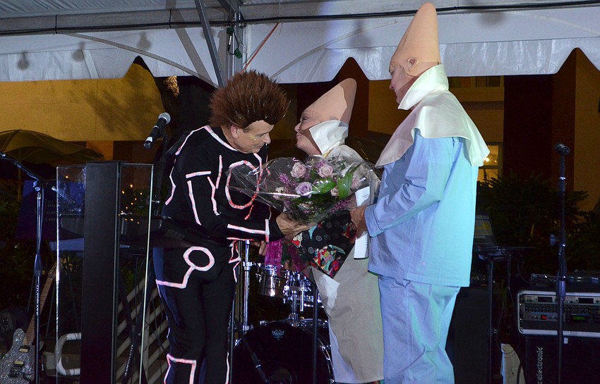 Ringling College of Art and Design President Larry Thompson presents Co-Chairs Sherry and Tom Koski with flowers at An Evening at the Avant-Garde on March 18 at Ringling College of Art and Design.