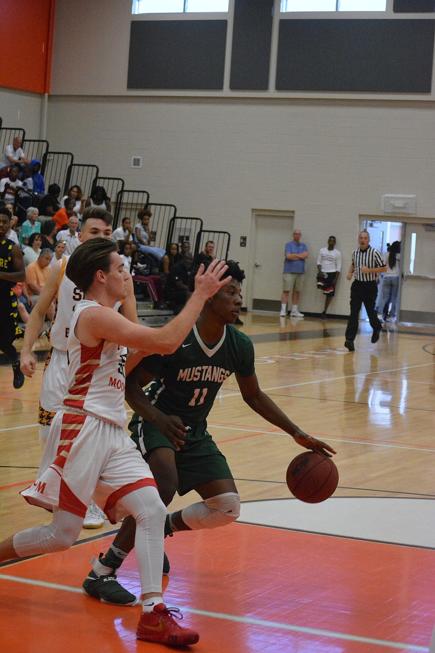 Lakewood Ranch'  s Blauvelt Georges infiltrates the lane during the boys game.