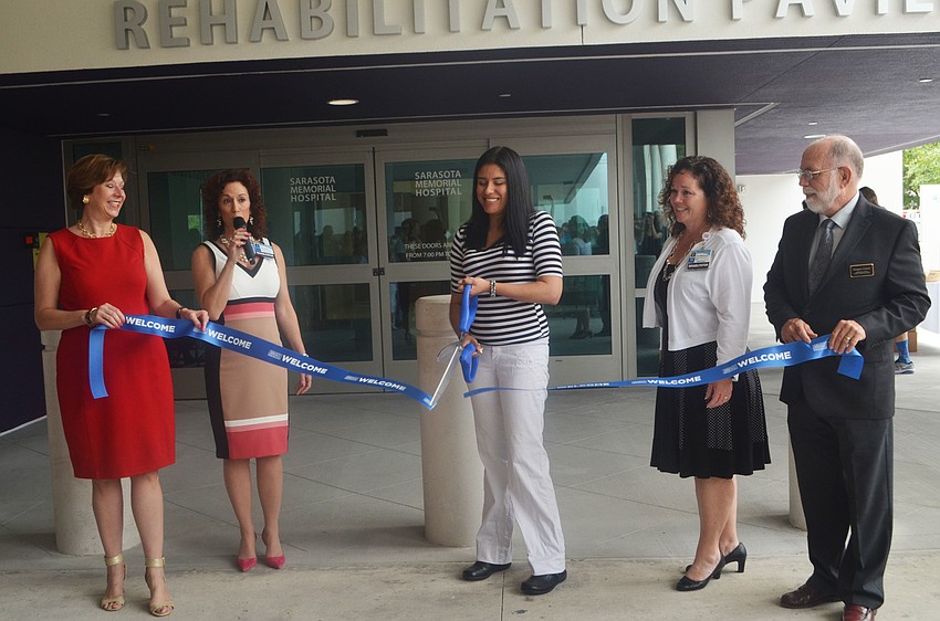 Chief Operating Officer Lorrie Liang, VP of Rehabilitation Maria DeCarol, Ana Gonzalez, Director of Rehabilitation Services Laura Magnusson and Chairman of the Sarasota County Public Hospital Board Gregory Carter cut the ribbon.