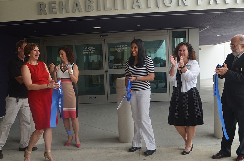 Chief Operating Officer Lorrie Liang, VP of Rehabilitation Maria DeCarol, Ana Gonzalez, Director of Rehabilitation Services Laura Magnusson and Chairman of the Sarasota County Public Hospital Board Gregory Carter cut the ribbon.