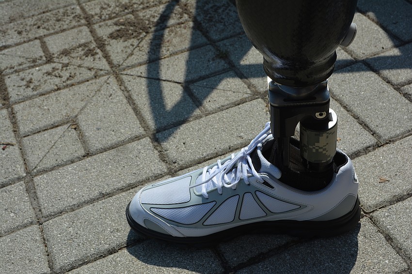 Newer technology in prosthetics have allowed Capt. Bobby Withers to play golf with less pain.