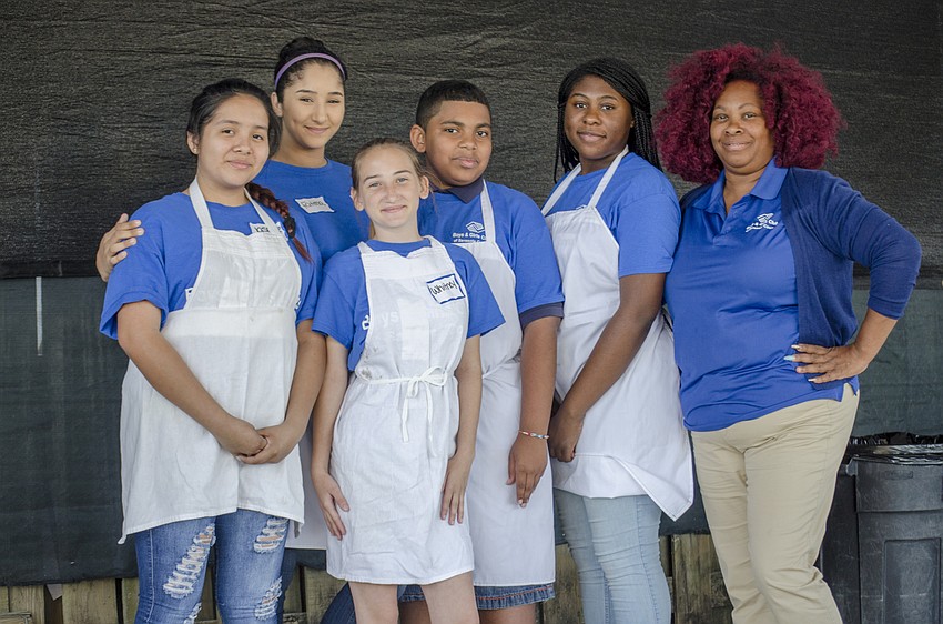 Jasmine, Fatima, Daryl, Tyanna, Whitney and Kimberly Briggs
