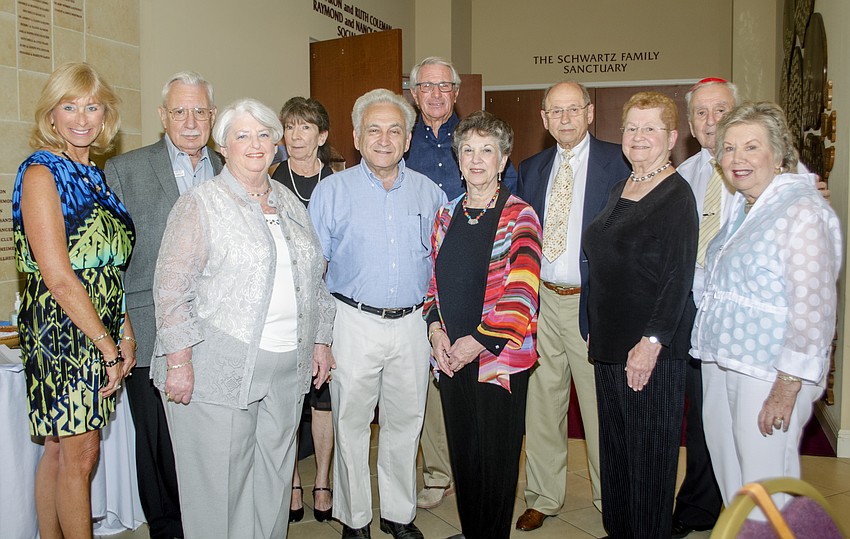 The Seder Committee at Temple Sinai helped organize the event.