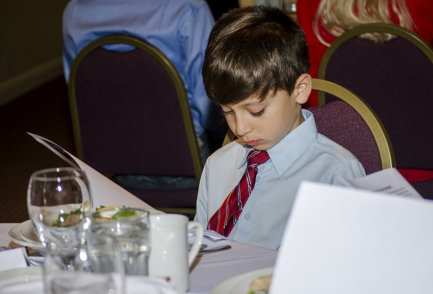 Sam Willner follows along in the Haddagah during the meal.
