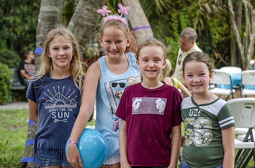 Sydney Andrews, Lola DeFelice, Diver Jane-Ternay and