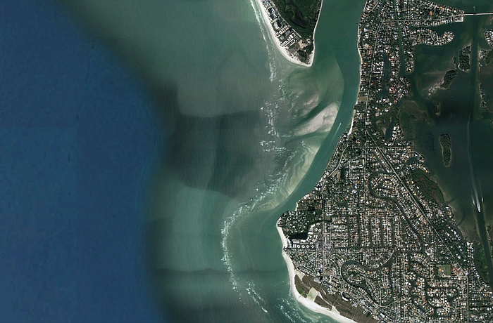 Siesta Key residents say their legal action isn'  t obstructing the dredge project, but Lido residents disagree.