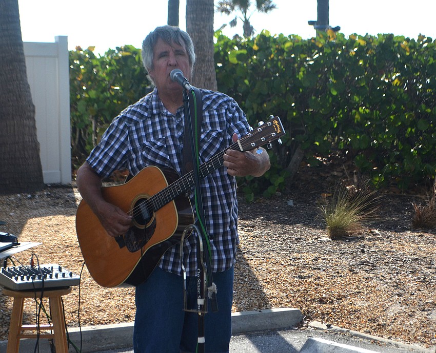 Ned Gray performed throughout Longboat Harbour’s annual pizza party on April 20.