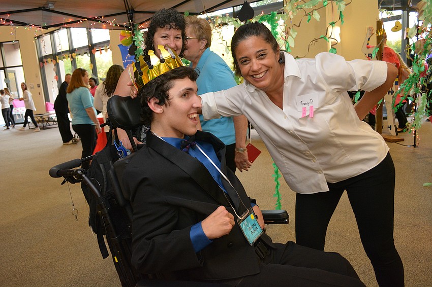 Manny Galan gets crowned by Lakewood Ranch'     s Tracey Punzone.