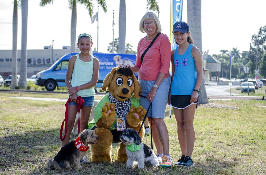 Sadie Gamber, Tod Puppy mascot, Doris Forst and Nora Gamber with dogs Toby and Hexie