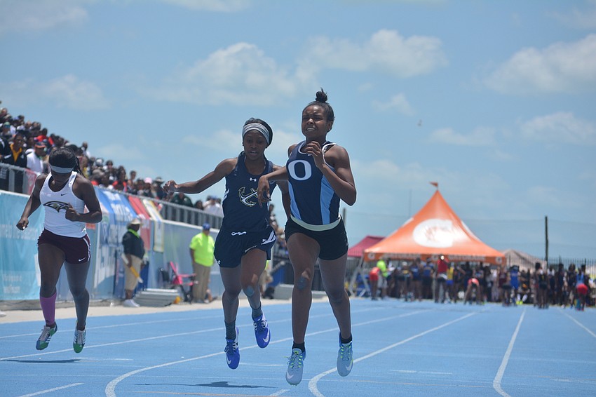 ODA'     s Saraiah Walkes increases her lead in the Class 1A girls 100 meter dash.