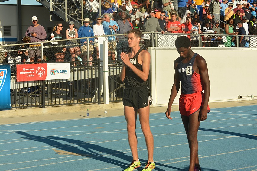 Lakewood Ranch'     s Johnny Reid folds his hands before the Class 4A boys 1600 meter race.