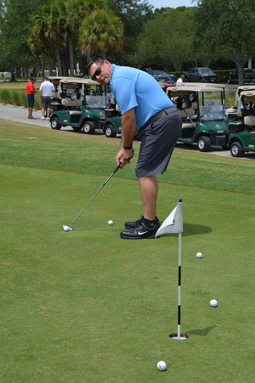 Alex Dominguez, of AT&T, practices his putts.
