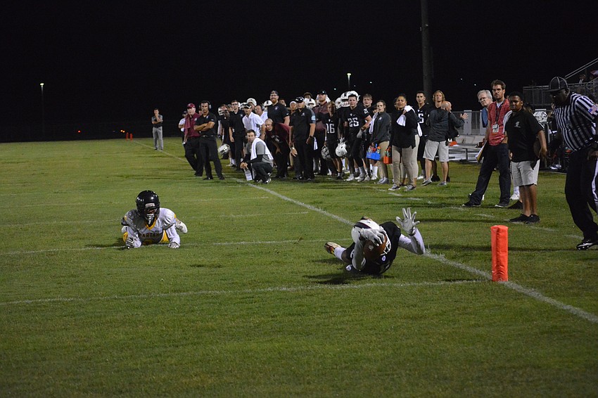Daveon Wortham stretches for the goal line.