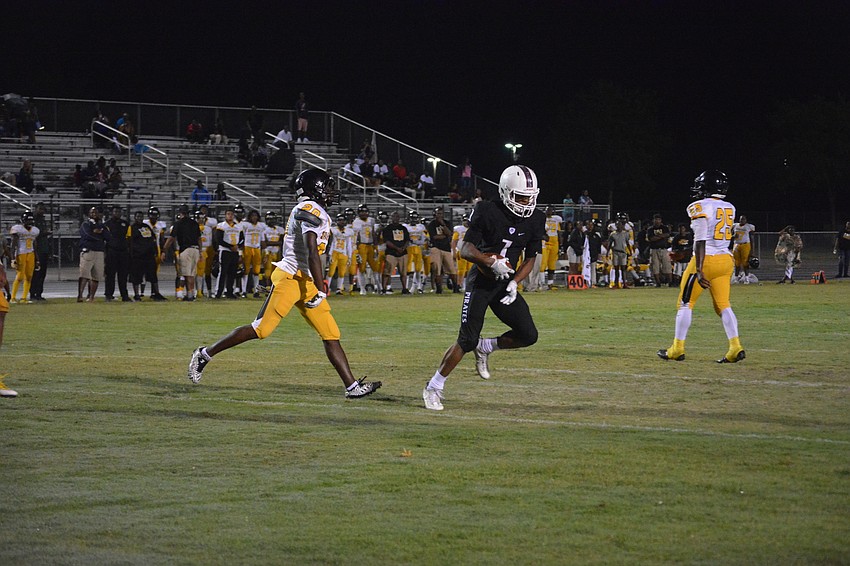 Craivon Koonce reels in a touchdown pass from Bryan Gagg.
