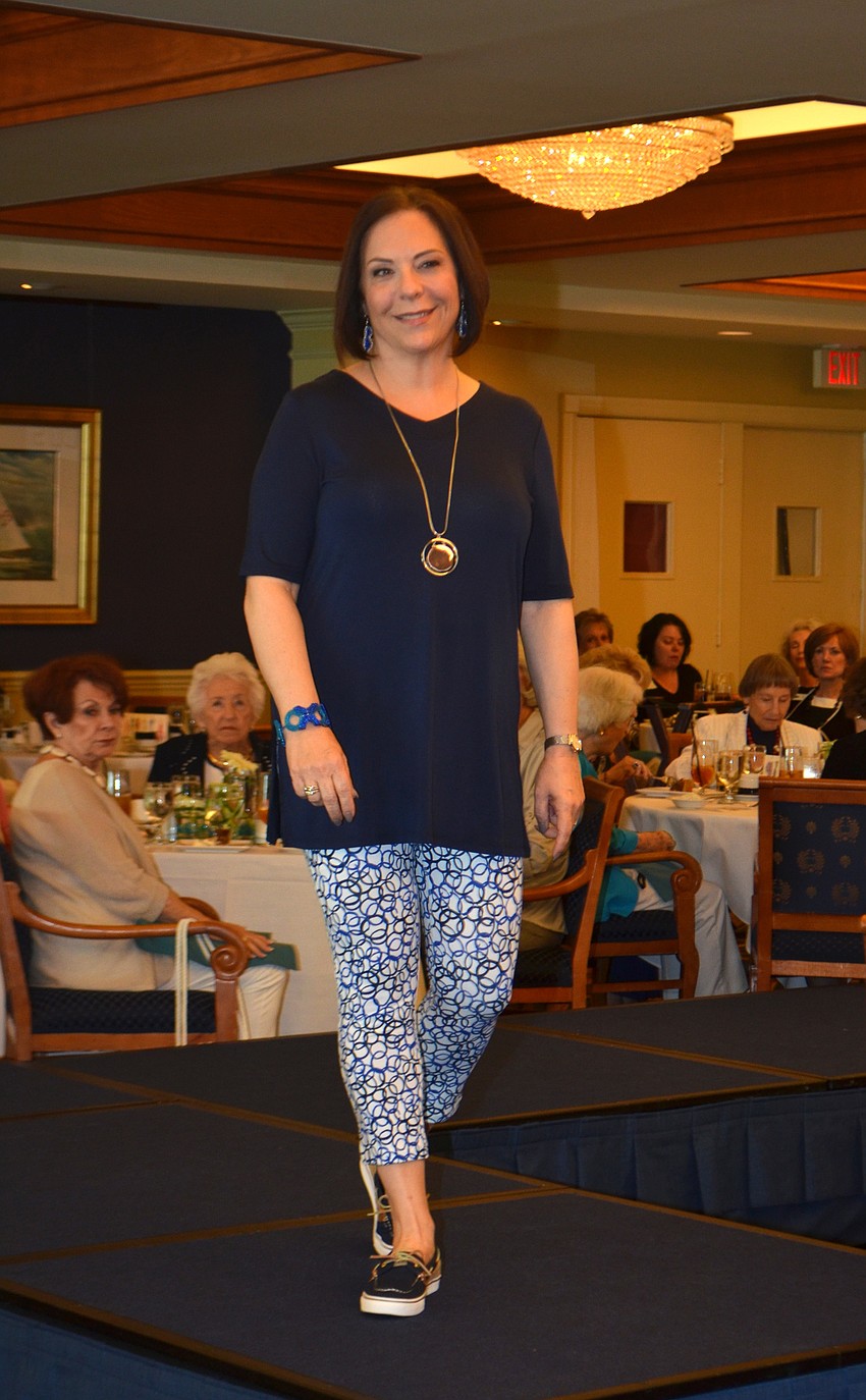 Eve Kanoff modeled a casual outfit including bubble-print leggings.