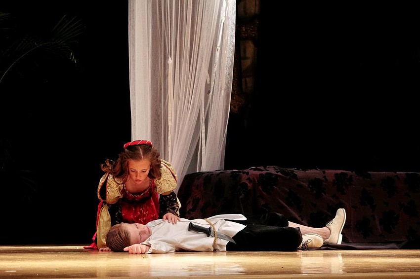 Romeo (Will Hall) and Juliet (Liza Strong)