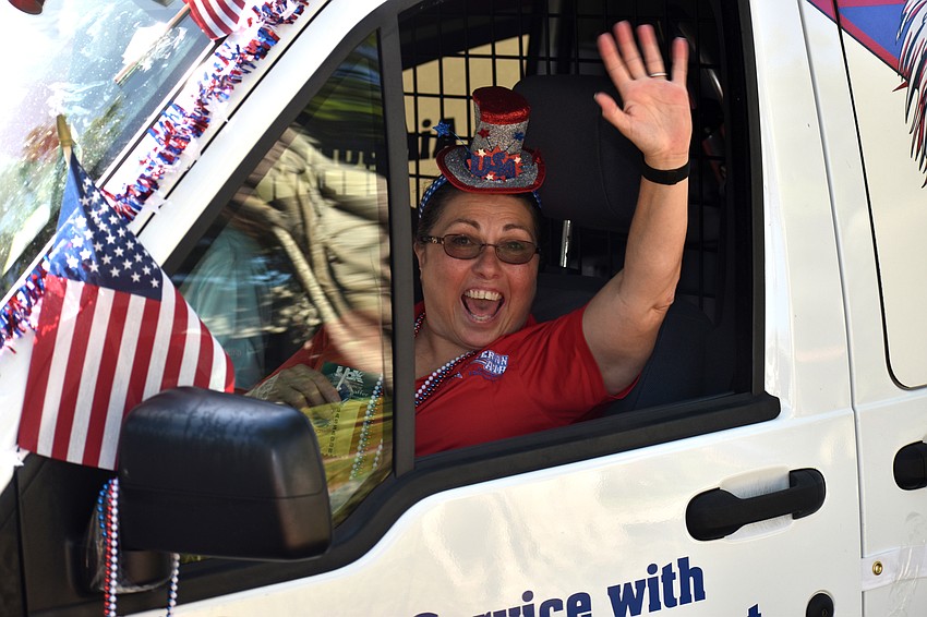 Debbie Shaffer of Veteran Air waves to the crowd.