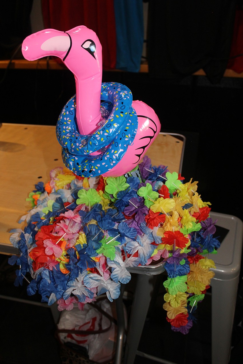 Flamingos spice up the decorations.