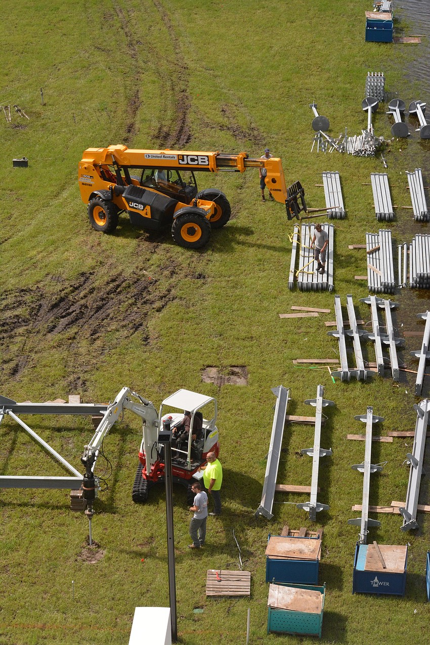 A bird's-eye view of the construction of the grandstand.