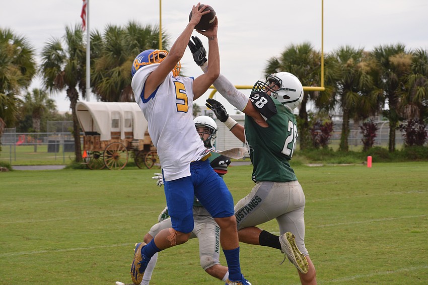 Noah Ben-Ghuzzi (28) defends a Bayshore pass.