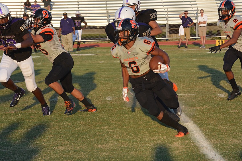 Sarasota's Brian Battie takes a run to the sideline and up the field.