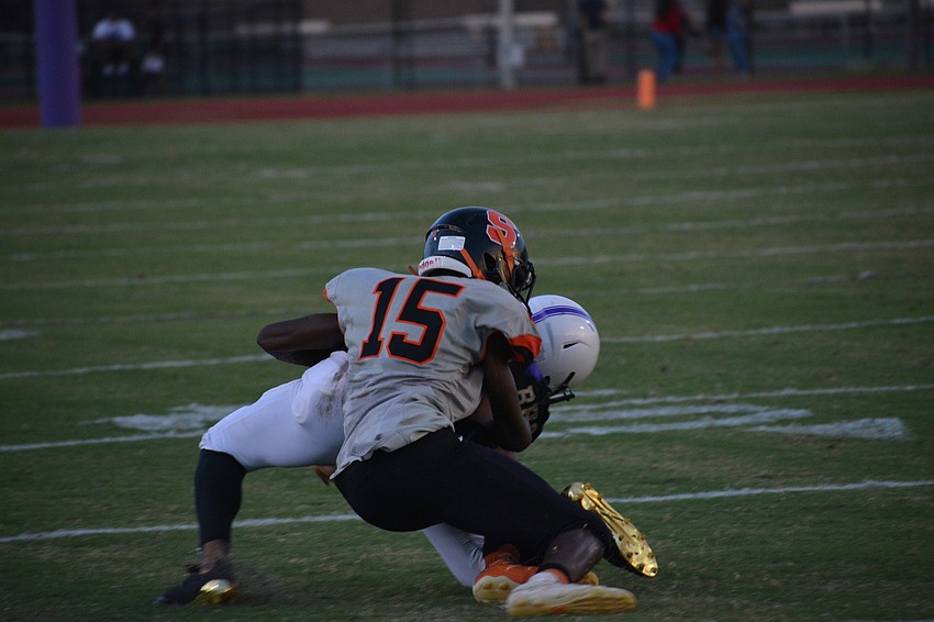 Sarasota's Keandre Collins makes a tackle.