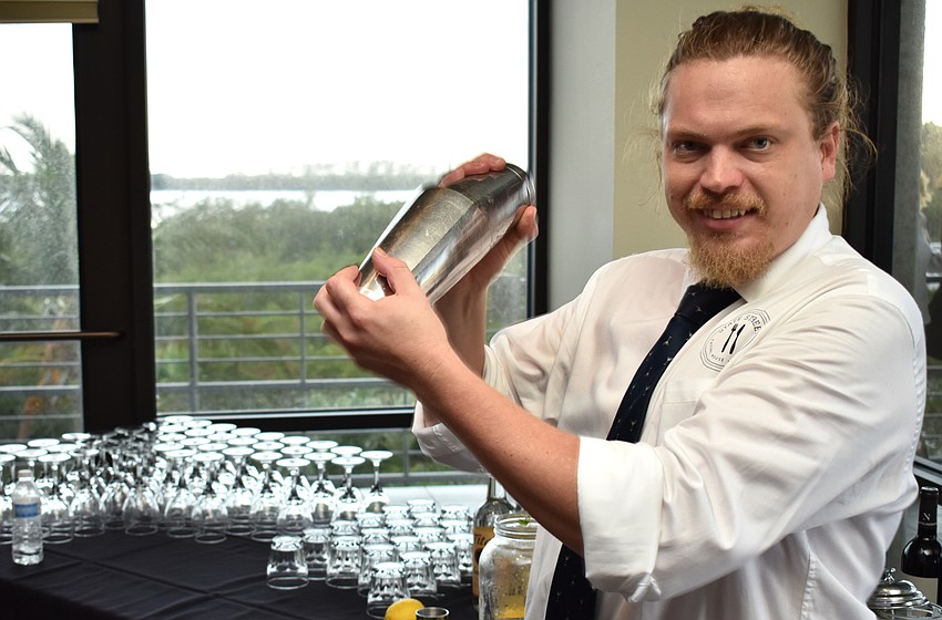 Bartender Topher Nalefski makes the event’s signature cocktail, “The Gulfside,” with Tito’s passionfruit liqueur, orgeat, lemon juice and black tea bitters at the Eat Like a Local Restaurant Week Kickoff Event on Sept. 20 at Keati