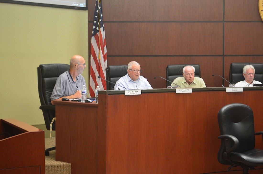 Mayor Terry Gans (second from left) speaks with Town Manager Dave Bullock (far left) and other members of the Town Commission during a recent meeting.