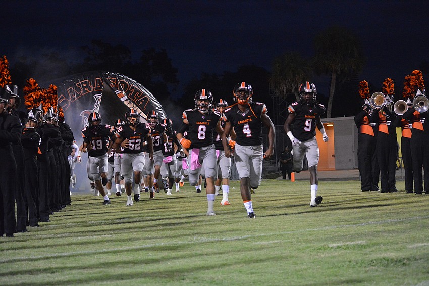 The Sarasota Sailors rush the field pregame.