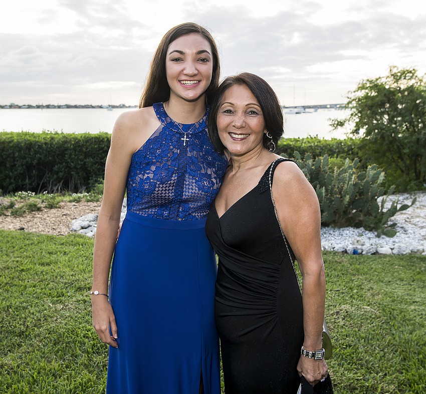 Scholarship winner Kaylee Carr with her mother