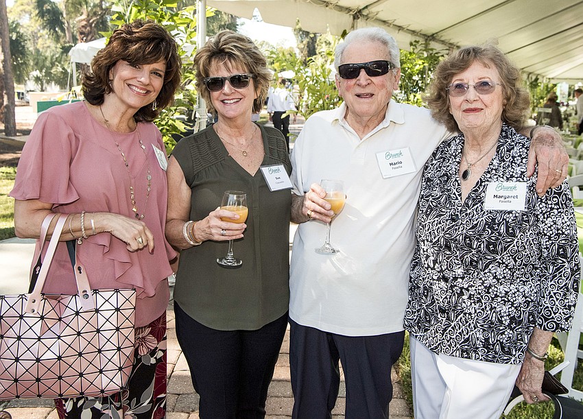 Linda Pluta, Sue Clapsaddle and Mario and Margaret Pasella