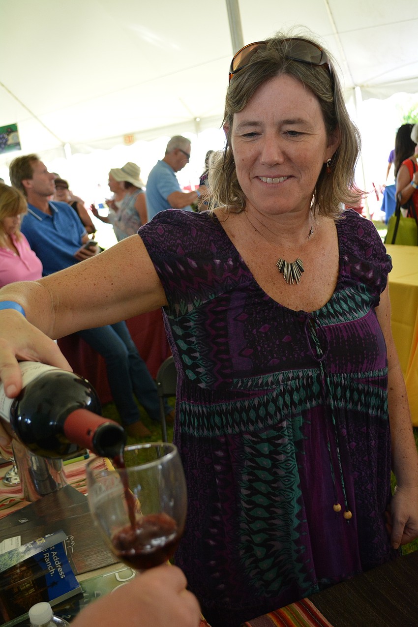 Carolina Caceres pours a Bodega Reserva de los Andes wine for Dragonfly Winery Corp.
