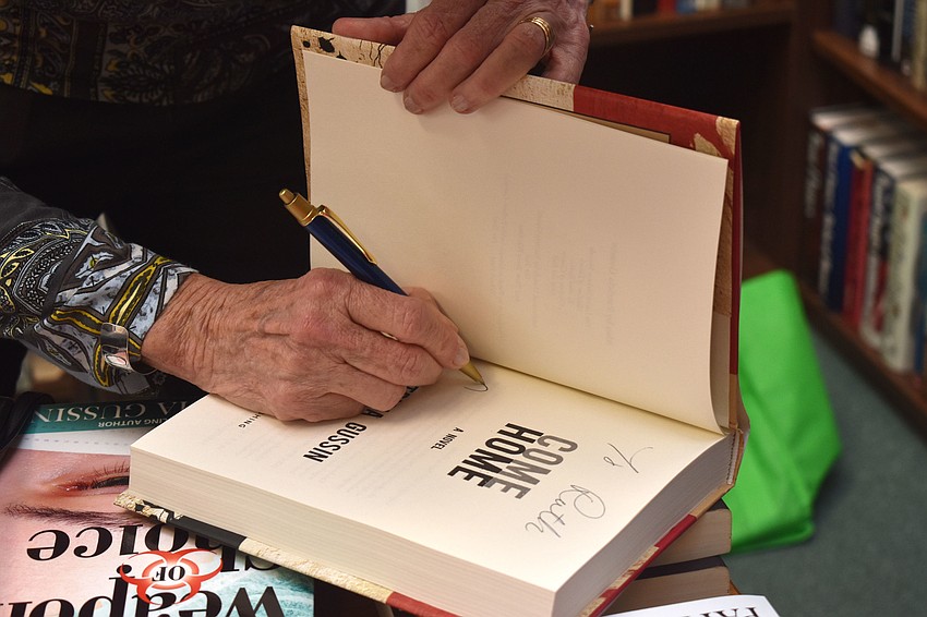 Pat Gussin signed copies of her book “Come Home” for readers Nov. 12 at the Longboat Library.
