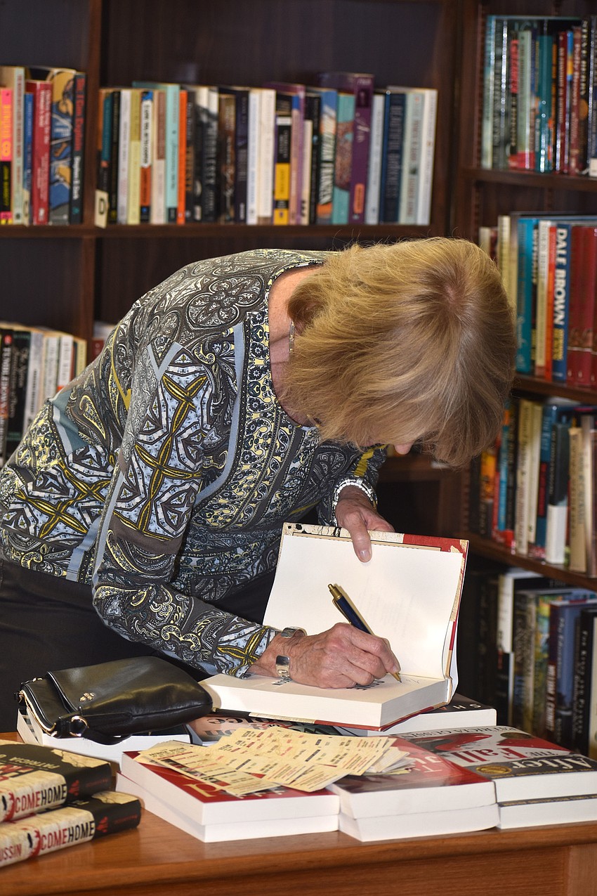 Pat Gussin signed copies of her book “Come Home” for readers Nov. 12 at the Longboat Library.