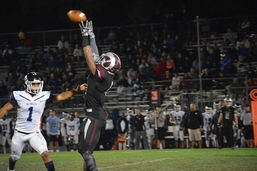 Jamar Johnson skies to make a third-down catch for the Rams.