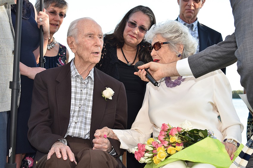 Mort and Carol Siegler recite wedding vows in Hebrew during the ceremony.