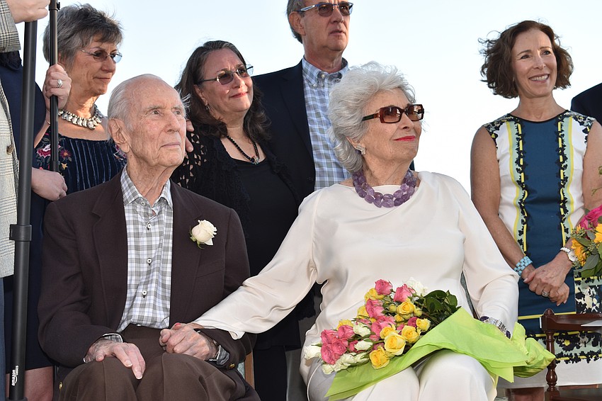Mort and Carol Siegler listen to Rabbi Michael Shefrin as he leads their vow renewal ceremony.