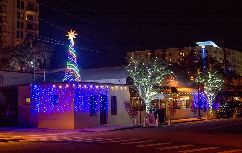 A relative newcomer to Burns Court, Amore Restaurant has no shortage of cheer.