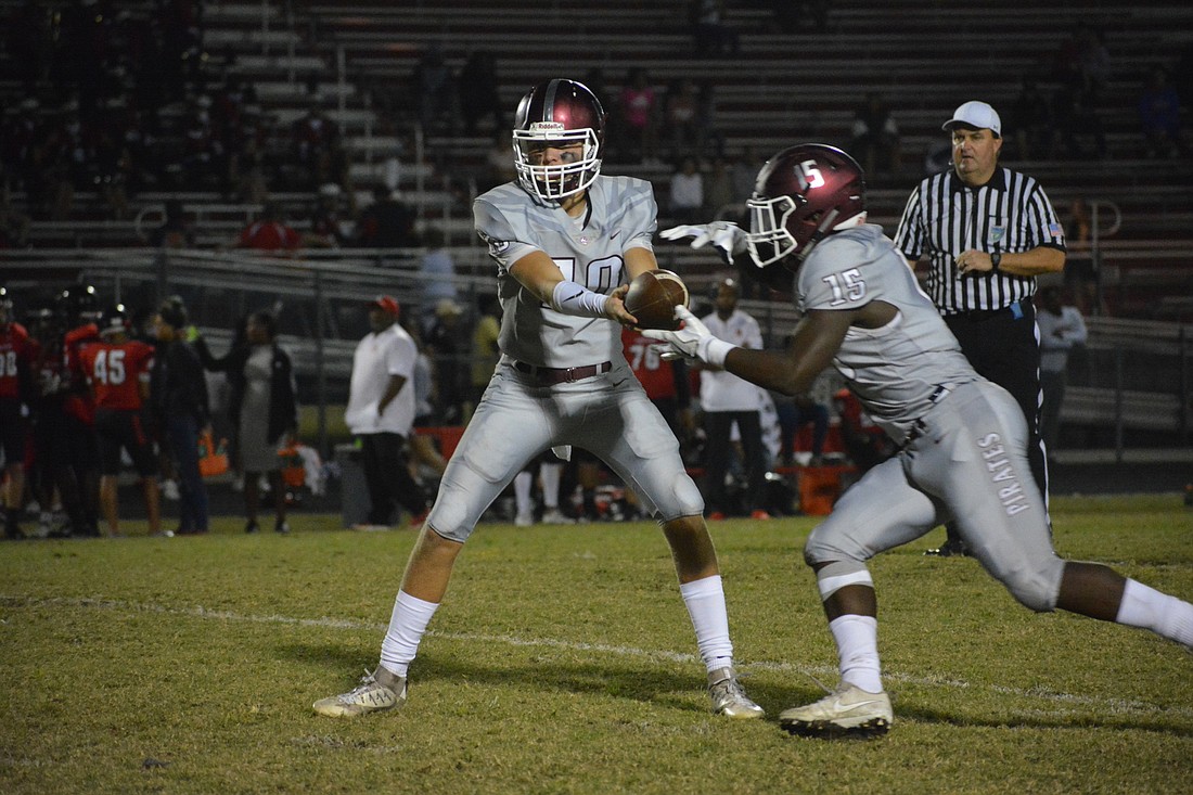 Braden River quarterback Bryan Gagg and running back/wide receiver Knowledge McDaniel will be seniors in 2018. They&#39;ll try to break a four-game losing streak to Venice High.