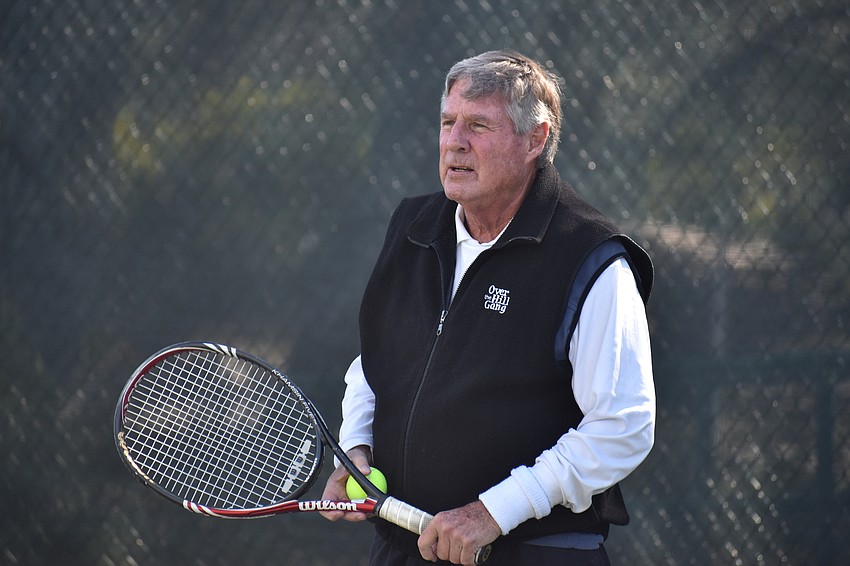 Andy Sawyer competes in a preliminary match.