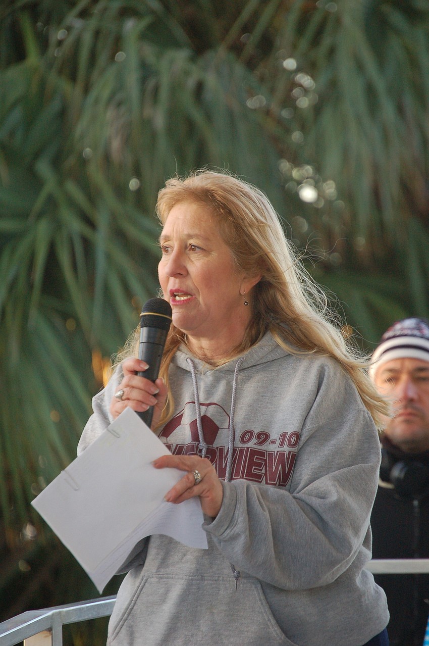 Organizer Stacey Monroe addresses the crowd before the race.