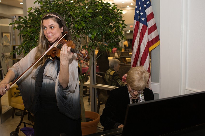A musical duo, Margo Zarzycka played the violin for guests, accompanied by Lee Dougherty Ross on the piano.
