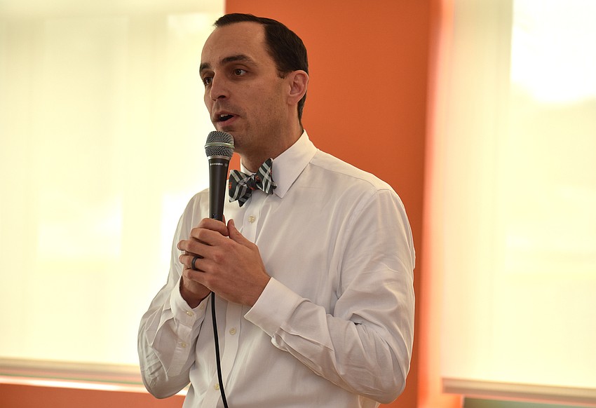 Sarasota Chamber of Commerce President Kevin Cooper welcomes Chamber trustees to the lunch.