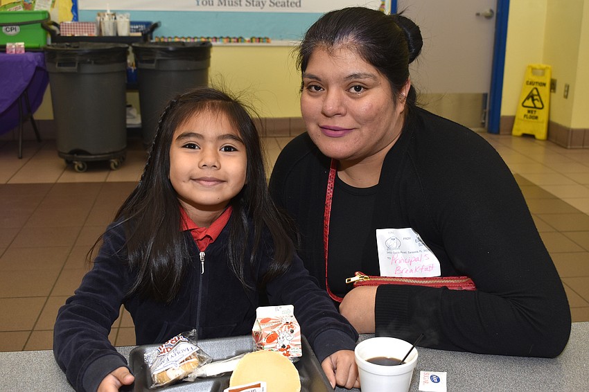 Kindergartener Naila and Marible Phommathep